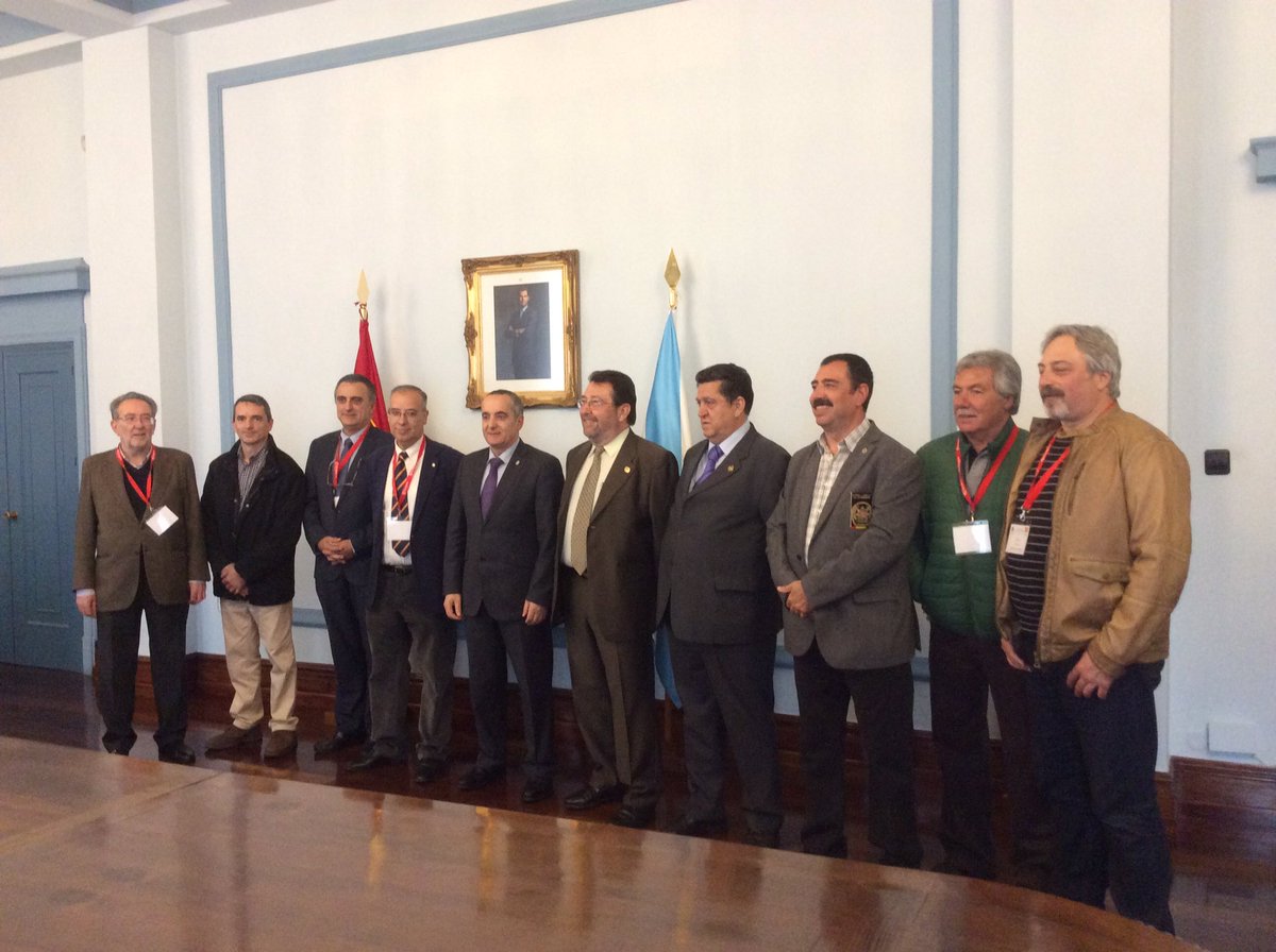 IPAinfolibre's tweet photo. El Delegado del Gobierno en #Lugo, recibe a la Junta Nacional de #IPAPolicia, con motivo de la reunión de su CEN https://t.co/Lvf36hi8lb