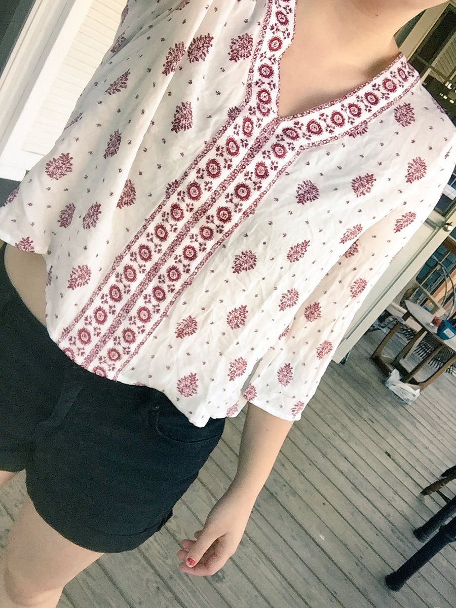 jenna_leanne_'s tweet photo. $32 shirt I found in a #dumpster today! @ubreuse #reuseweek #Donate @UB_Problems @PostLandfill #UBuffalo https://t.co/iIZLBfSVAK