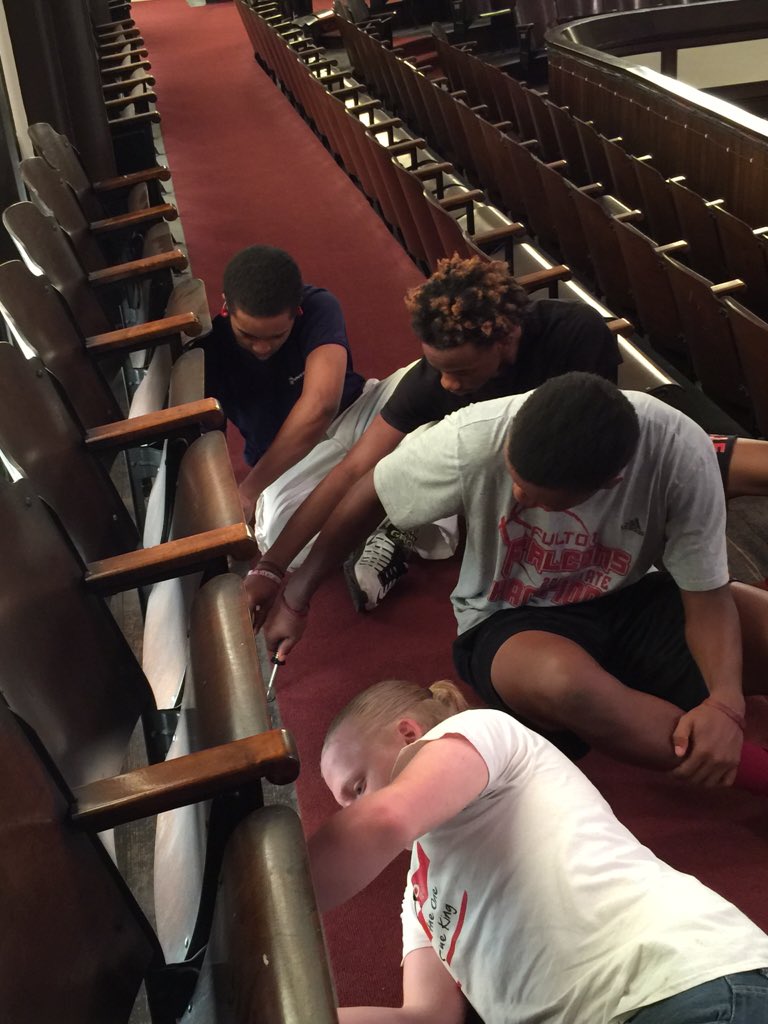 Thankful for 10th graders from Fulton who served at Central today! What a great community! #fultongivesback