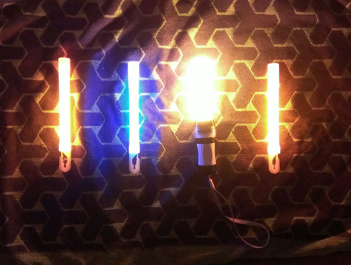 Aqours Punch 左から 大閃光オレンジ 大閃光極ブルー Penla Uo 大閃光極オレンジ 体感的には 極オレンジ Penla Uo オレンジ 極ブルー オレンジ以外の極は一部店舗 アキバドンキなど で売ってます