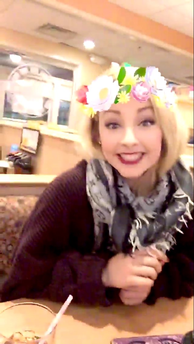 MyGoldenGirl95's tweet photo. Happy #GracieSmileoftheDay! It's number 18 &amp; adorbs! 💐😍❤️ https://t.co/Ssfh7i5fWd