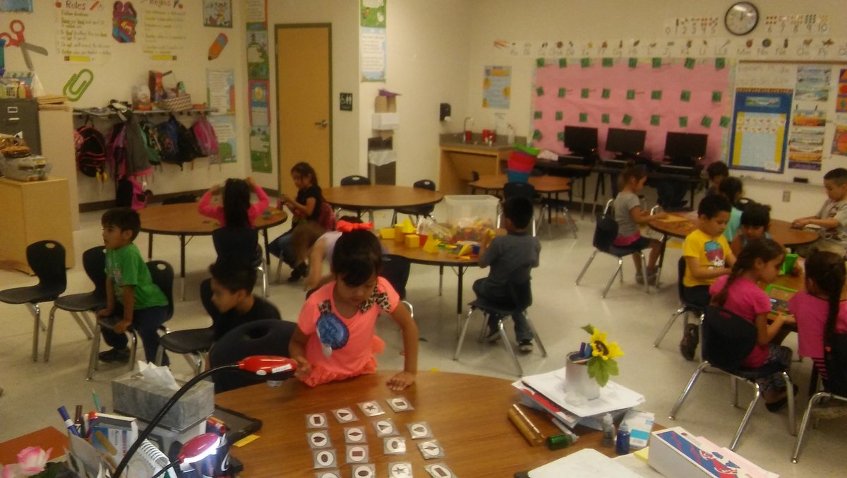 LessyMK's tweet photo. Centers at its finest
#TGIF
#funfriday
#tinkering
#learnwhileplay https://t.co/3WOB7TQJcp