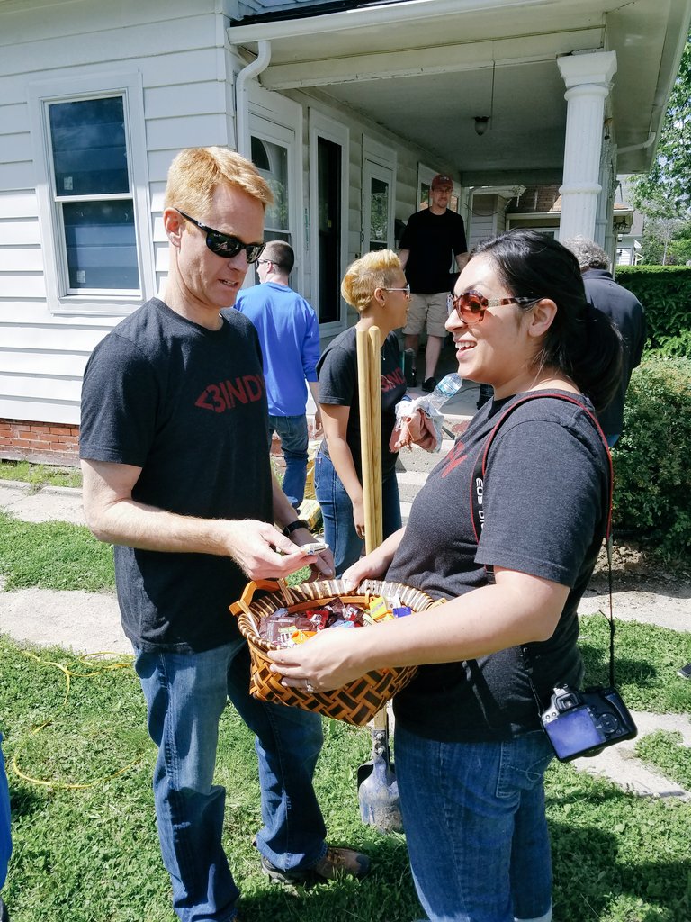 BuckinghamCo's tweet photo. Snack break for @jbc7122! Great job #TeamScott #BuckinghamWins #BuildOurBrand2016 @ShepherdIndy https://t.co/jgSXsBb2Pk