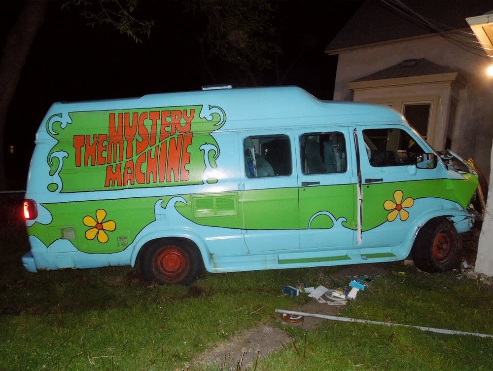 Zoinks! Villain plows stolen Mystery Machine into St. Paul house. ow.ly/bbII300b48O