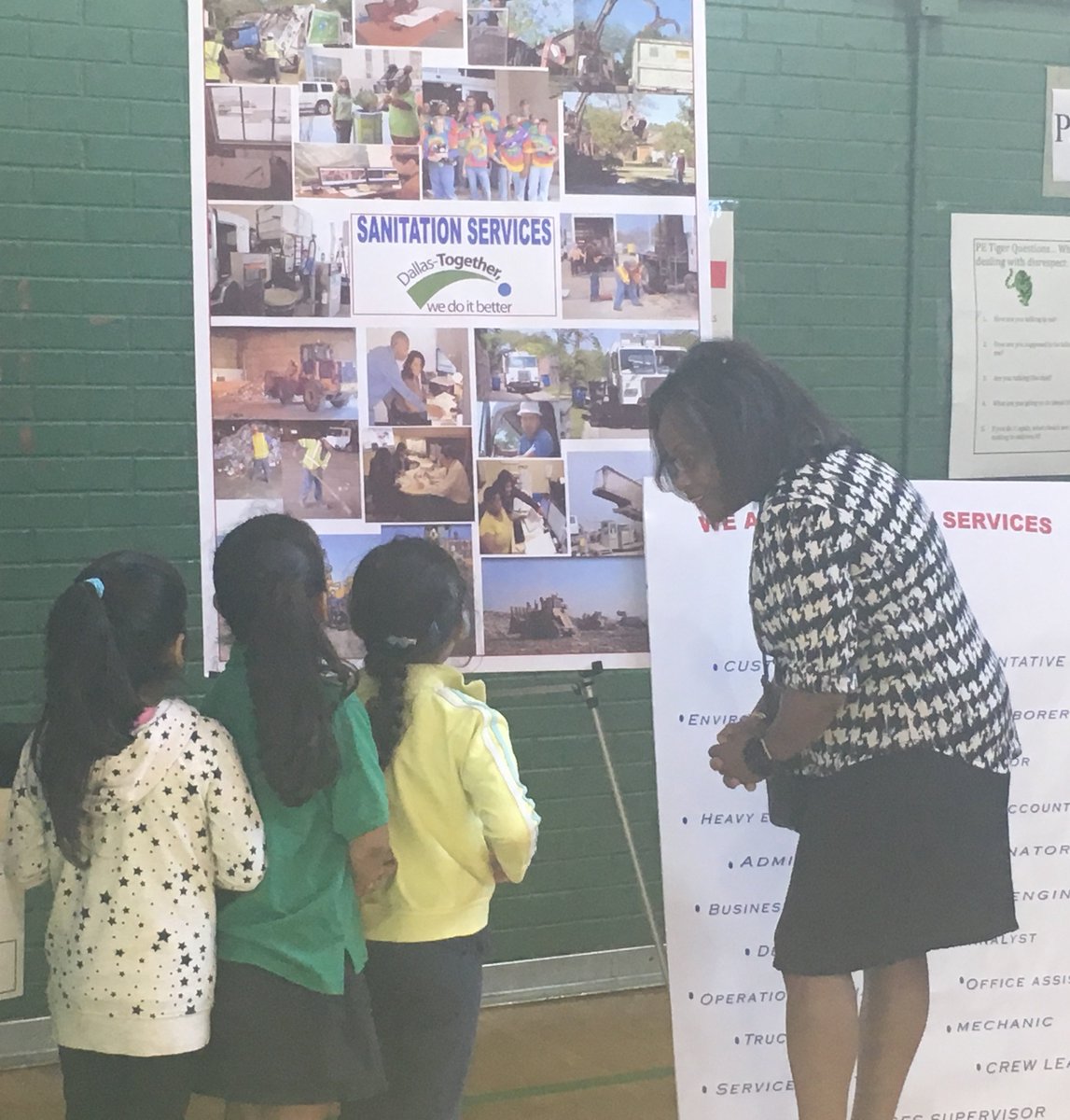 dallaszerowaste's tweet photo. Earlier today, we were @dallasschools talking w/ #Titche students about careers in the industry https://t.co/LoyIjiqeJv
