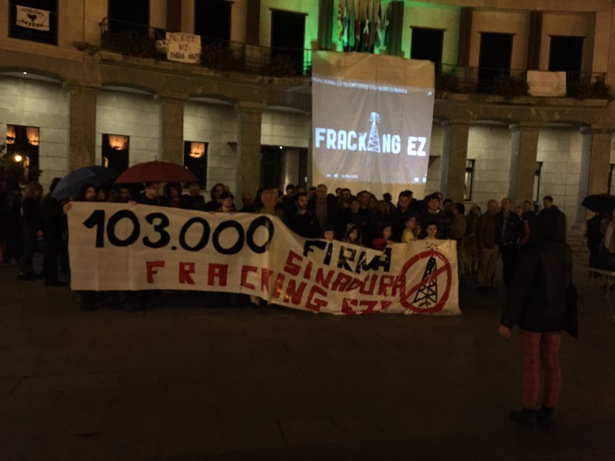 aiaraldea's tweet photo. Ehundik gora herritar bertaratu dira Laudioko Herriko Plazan @FrackingEzAiara -k deitutako elkarretaratzera https://t.co/TfP0s4vJN9
