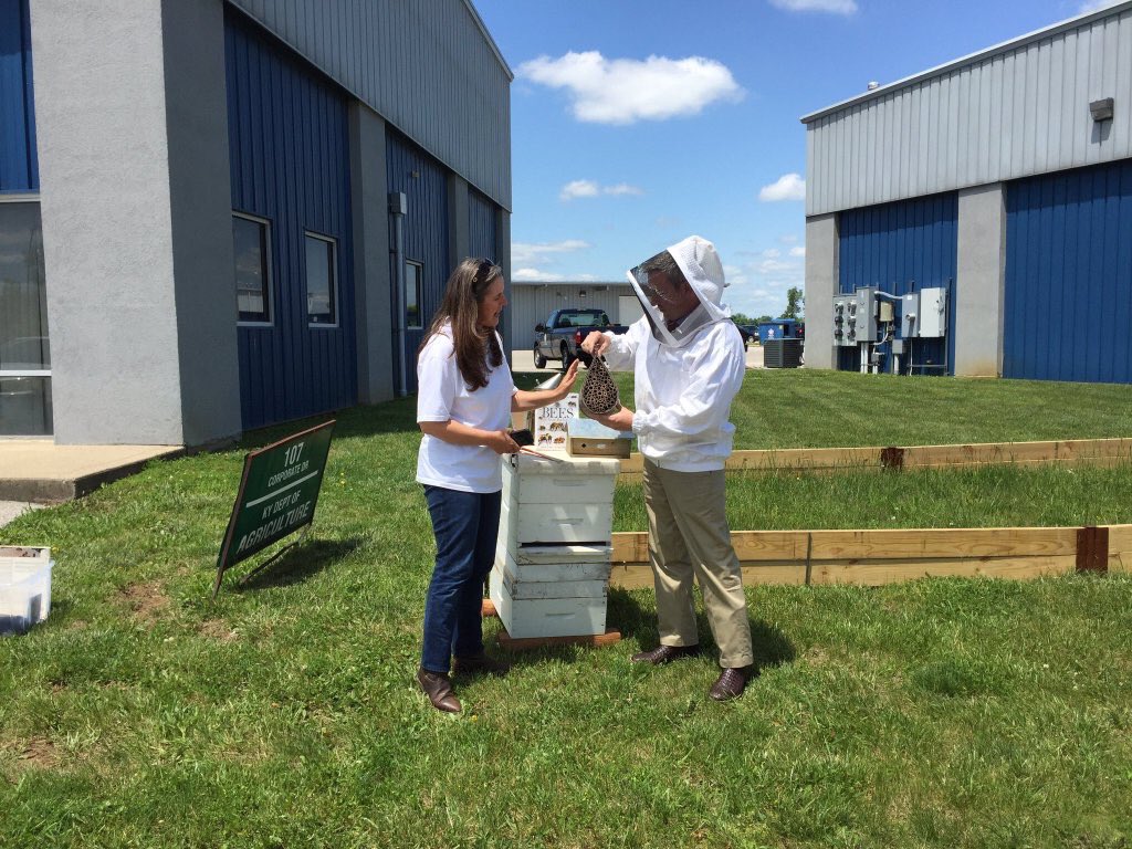 RyanQuarlesKY's tweet image. Spent some time with State Beekeeper Dr. Tammy Horn this afternoon. We have great bee resources at KDA.  Contact us!