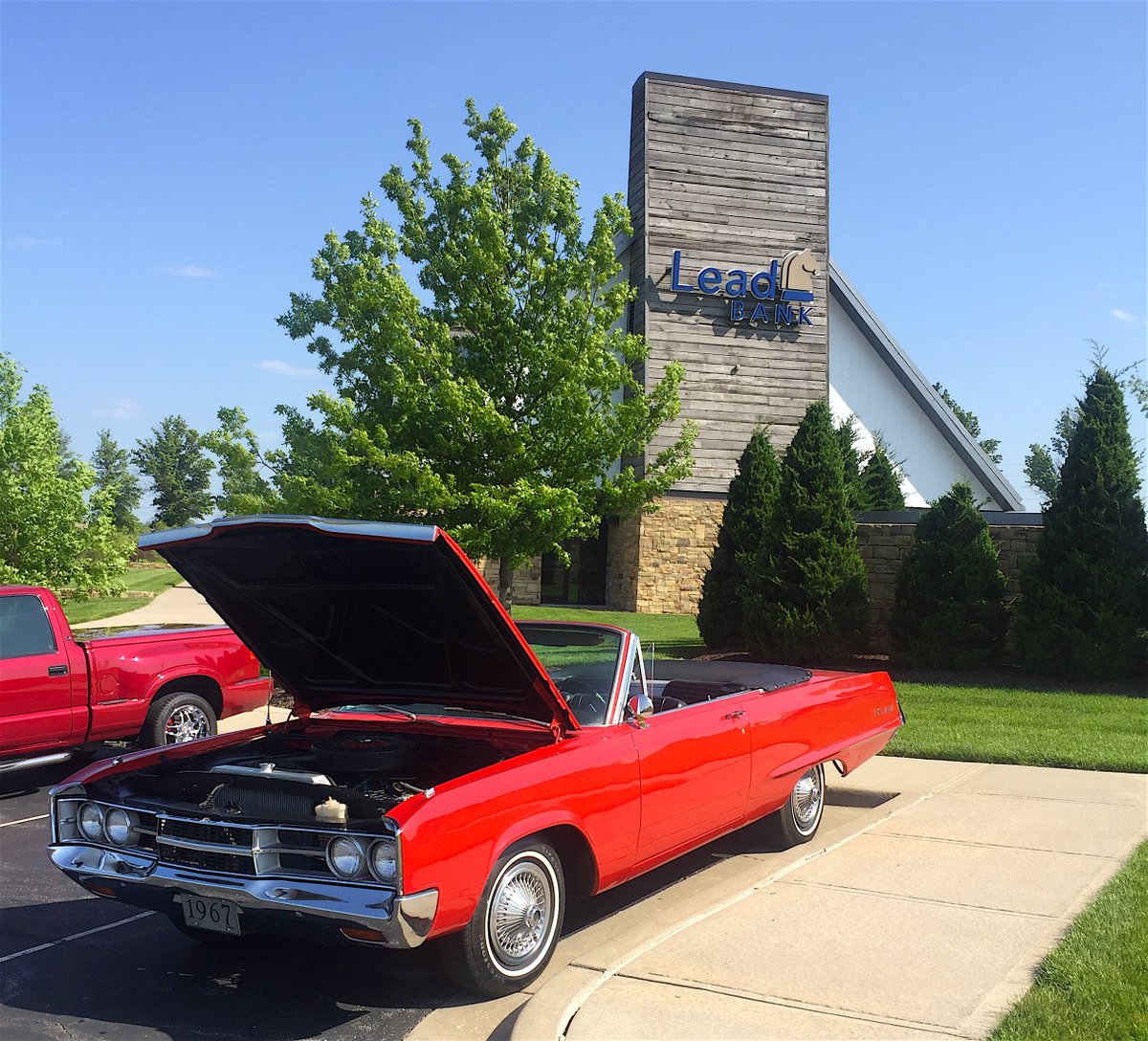 Lead_Bank's tweet photo. Thank you to everyone who attended our After Hours event by @lsummitchamber! What a beautiful night! #lschamber https://t.co/vXB5t5BNy8