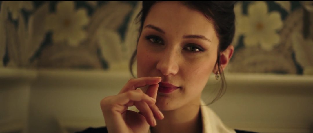 storrmis's tweet photo. está cada vez mais difícil essa vida de fã de Bella Hadid https://t.co/bK7MqA4v7Z