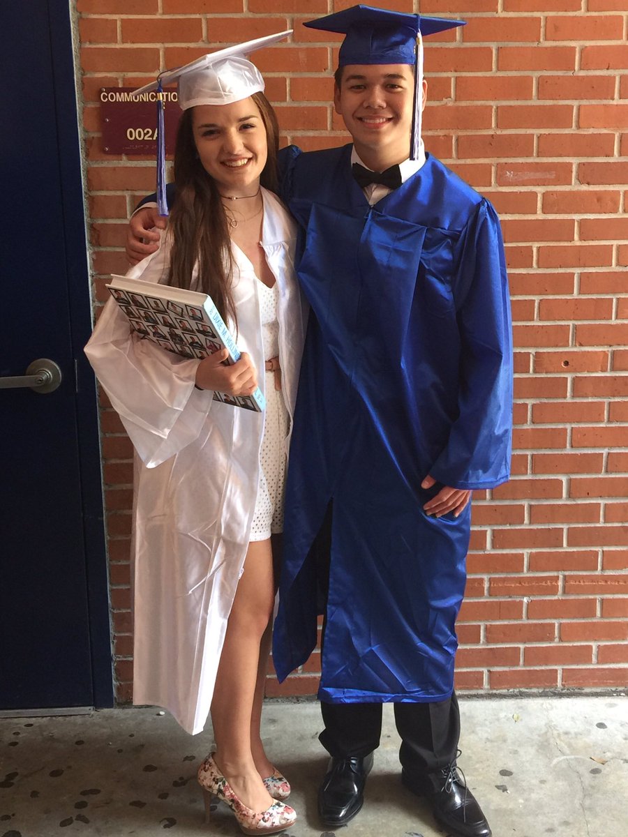 kendwolf191's tweet photo. The ones I'm going to miss the most💙🎓 https://t.co/Qf8TgsikjX