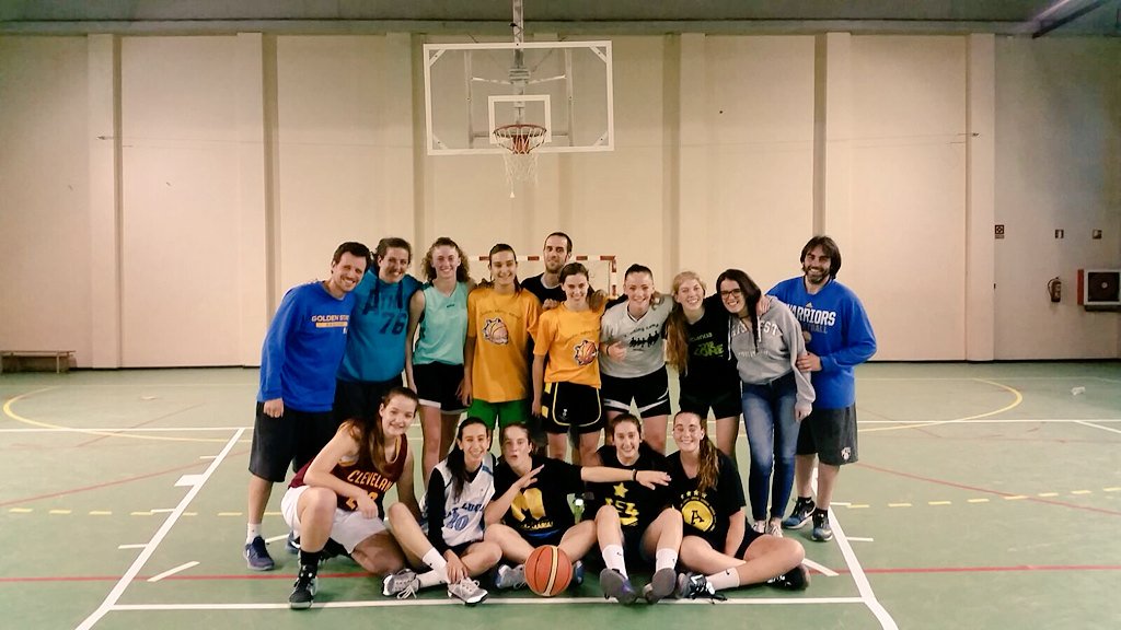 almeda2000fem's tweet photo. Tota l'energia cap a les #C2F i les #I1F pels partits de demà #club Som-hi!! #podeu @Femeni02Almeda @2001FemAlmeda https://t.co/cg9GHO3cK2