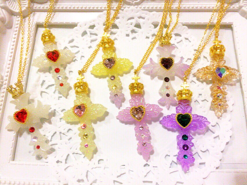Handmade_miel's tweet photo. デザフェスに出す十字架のカラバリ💗💜💙💚💛

#デザフェス
#みちゅめると https://t.co/cJ4087WRWq