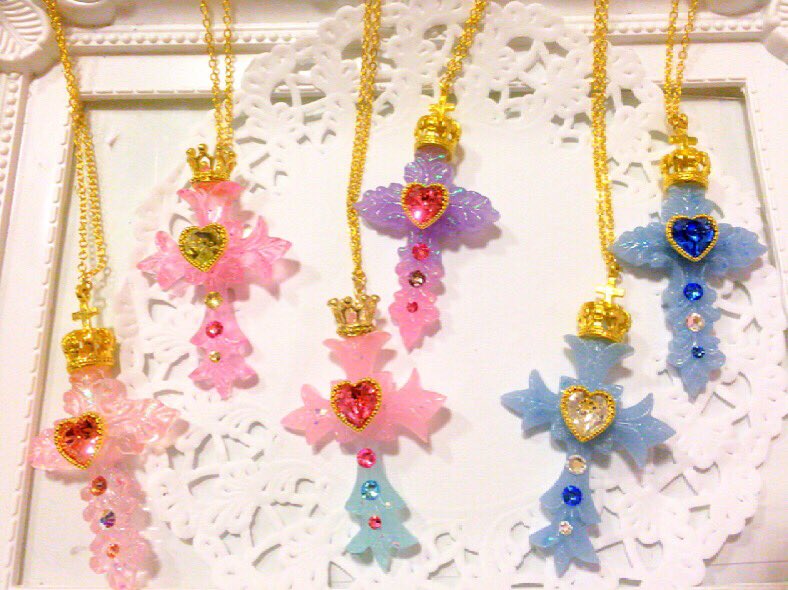 Handmade_miel's tweet photo. デザフェスに出す十字架のカラバリ💗💜💙💚💛

#デザフェス
#みちゅめると https://t.co/cJ4087WRWq