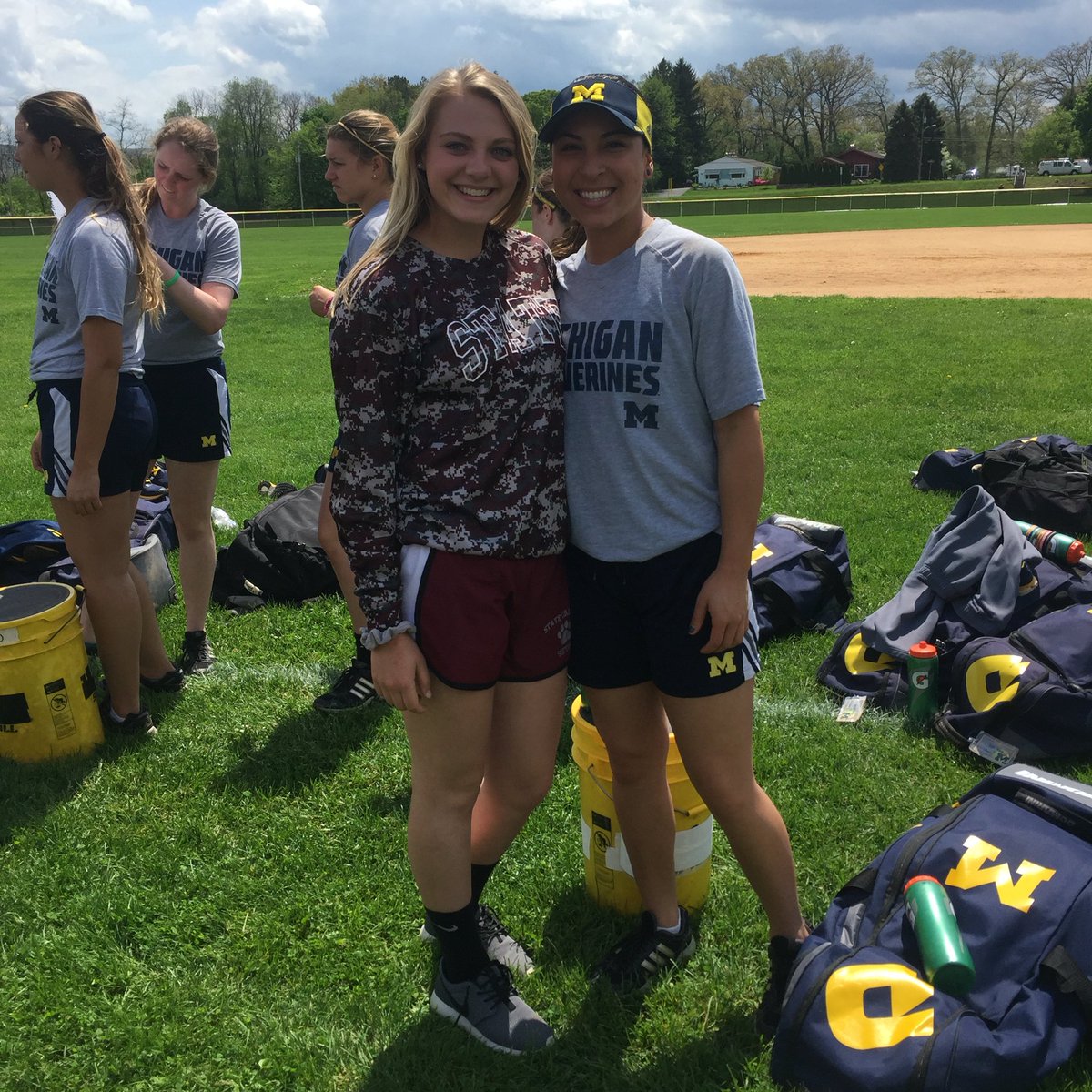 SC_SOFTBALL16's tweet photo. Awesome day for watching some awesome softball, thanks for letting us observe your practice today! #goblue〽️ https://t.co/1wi6Xslw5o