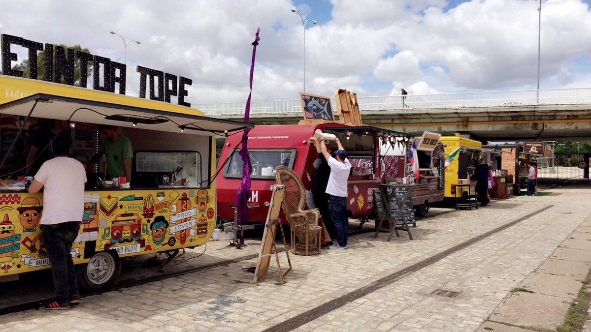 LeahMMartin's tweet photo. Loving the food trucks today in Sevilla! #CEASM16 https://t.co/LwHvX8pO77