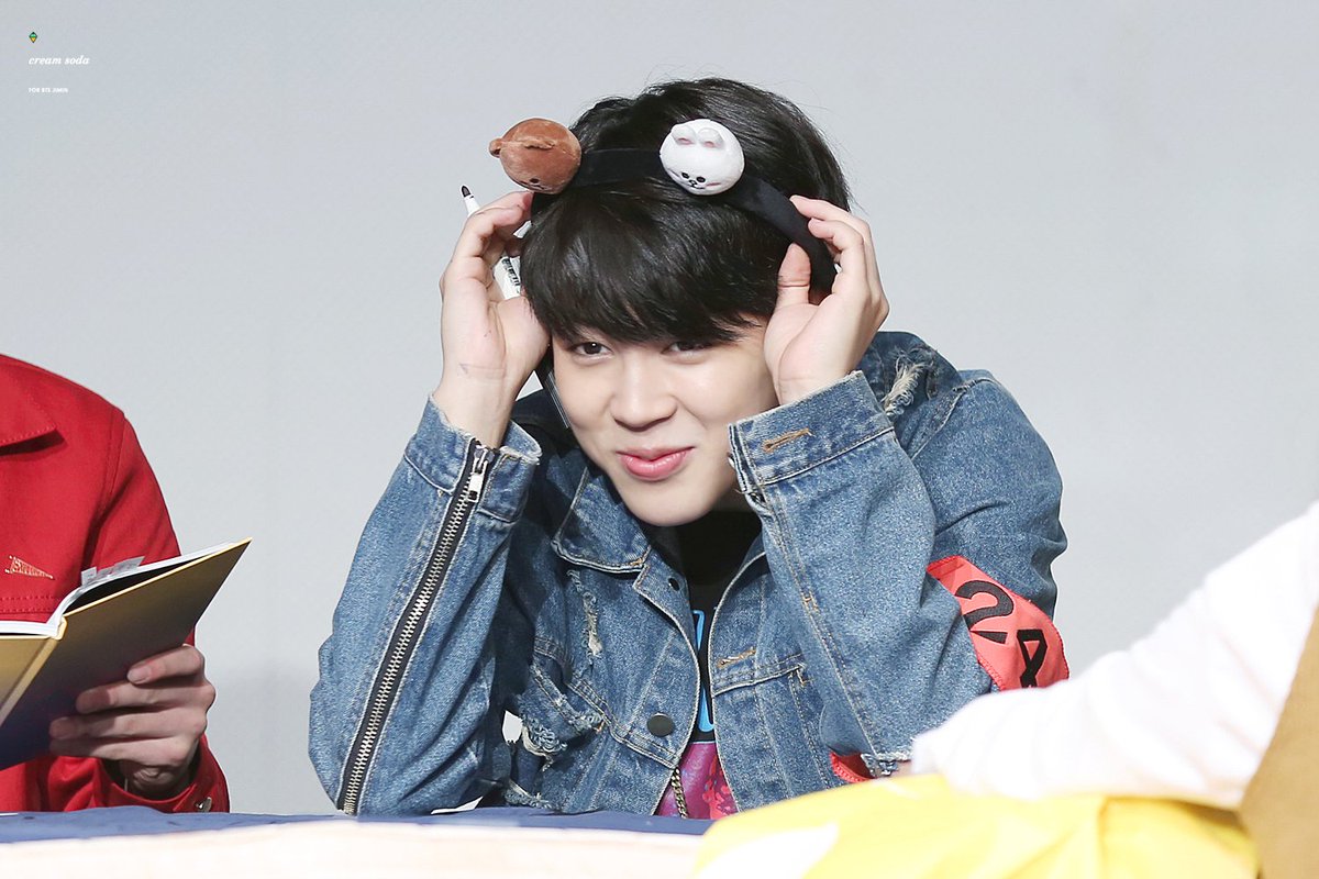 creamsoda_jm's tweet photo. 머리띠 귀엽구 지민이두..... https://t.co/nUYAk9eUm5