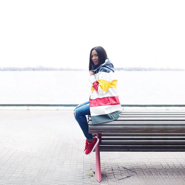 socialeffectca's tweet photo. The way @sashaexeter styles her @hudsonsbay blanket is PERFECT! 👌 https://t.co/nPGXzY7Iij
