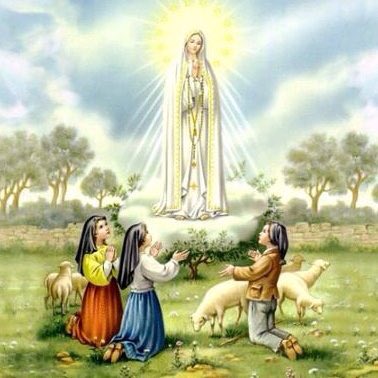 ShampooFrances's tweet photo. Francés celebra el día de la virgen de Fátima Rogamos nos traigas paz alrededor #lineacapilarfrances #trabajo https://t.co/Ug3ps5ZyFq