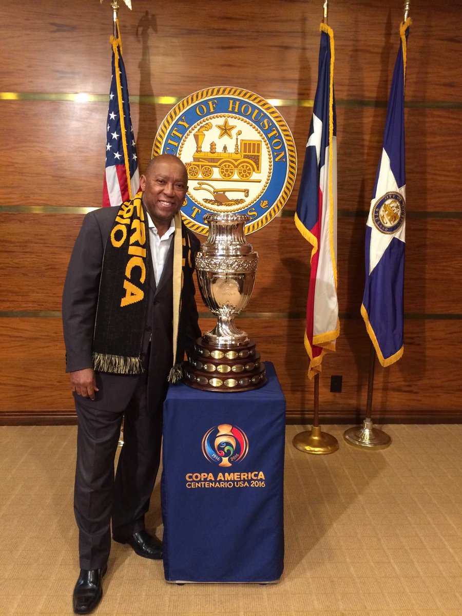 Copa2016Houston's tweet photo. Hanging with Houston's Mayor @SylvesterTurner #Copa100 #CopaTrophyTour https://t.co/BvgxwerZQa