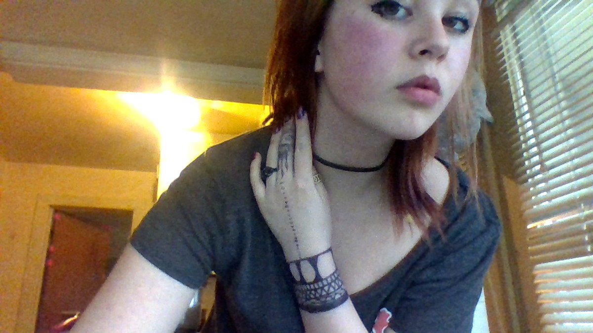 Americanidiot65's tweet photo. So... lol got into a fight. https://t.co/aVIeAihmpu