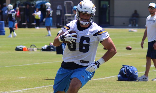 chargers's tweet image. Hunter Henry Turns Heads at Rookie Mini Camp

MORE: chargers.com/news/2016/05/1…