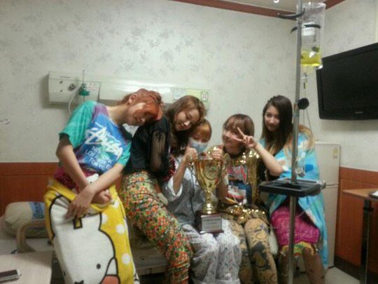Doug_Blackwell's tweet photo. A little #4Minute history: May 2013 4Minute visit Hyuna hospitalized high fever during promos for What's Your Name. https://t.co/D9fYycyJSM