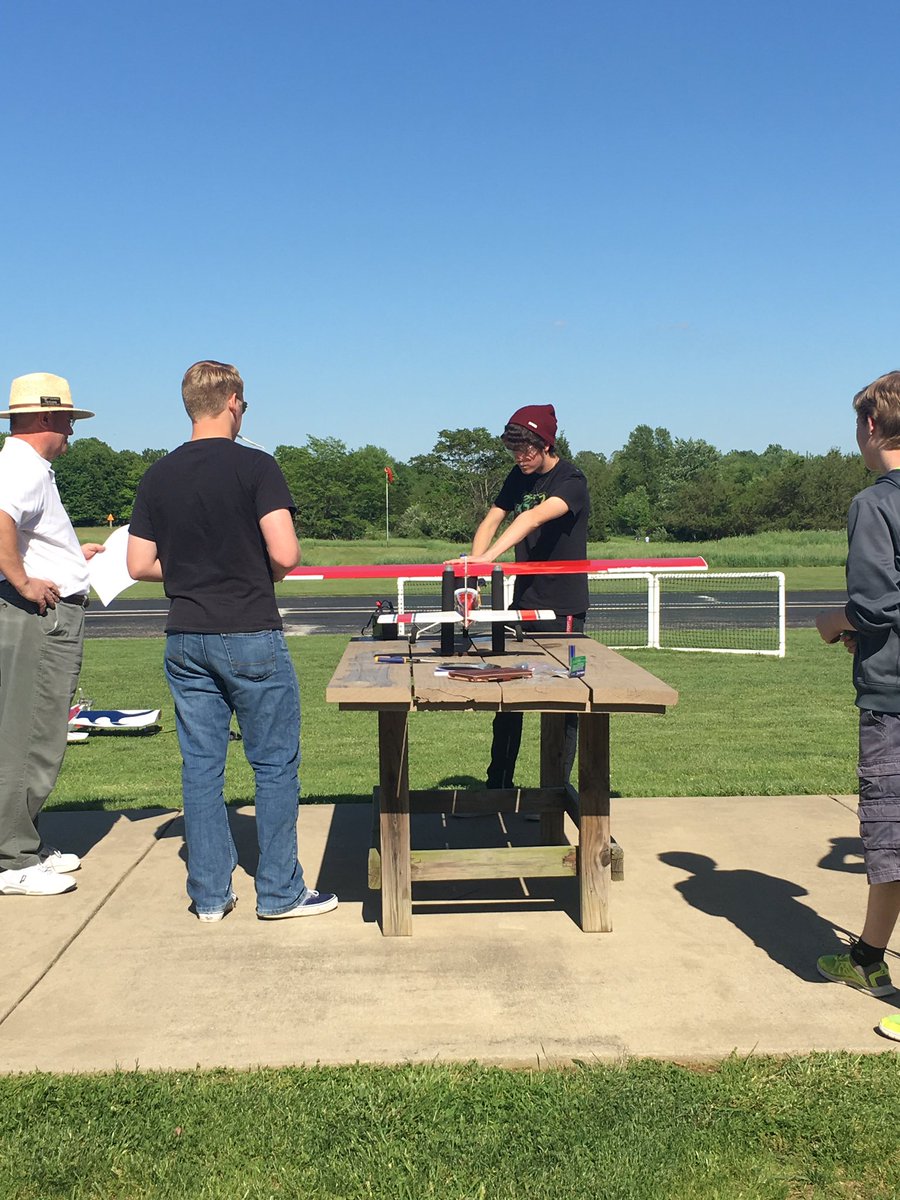 msheathermccall's tweet photo. Another beautiful day to fly. Testing wing w/o payloads. Let's see how she does #RC #wingdesign #letsdothis https://t.co/IB4sY7PvFu
