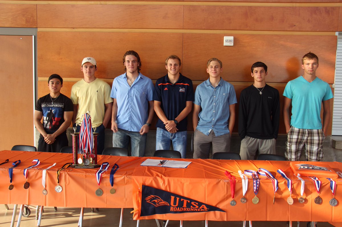 Real_kyle_10's tweet photo. So thankful for all the people that were at my signing #UTSA https://t.co/nF0qEVnvOc