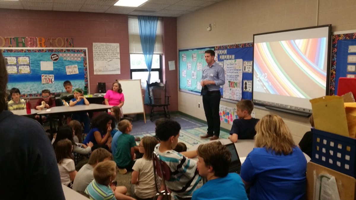 Genius hour presentations in 4th grade today! Thanks Chad Andrews for presenting! #geniushour #sperocks #pumapride