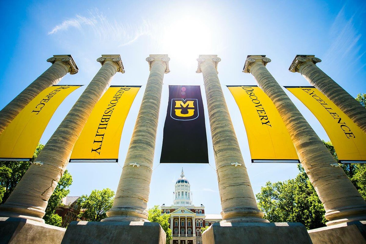 LauraLRash's tweet image. “@Mizzou: It's a beautiful day to graduate!🐯🎓 https://t.co/2rhqAOAglV”can't wait to watch my girl tomorrow!