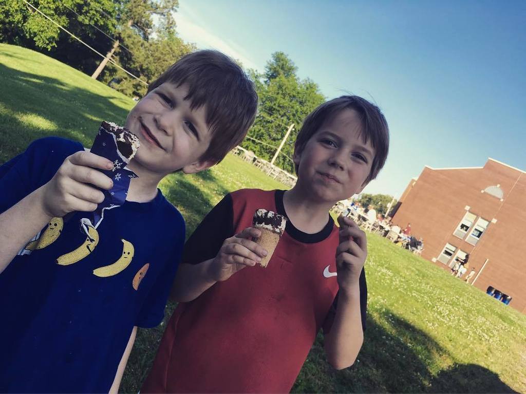 bluegrassred's tweet photo. Thank you to @paducahbank #WOWwagon for coming to the Clark Fish Fry! 🍦🍦🍦 https://t.co/Ox25kSmtPl https://t.co/Ku2McZx5Hb
