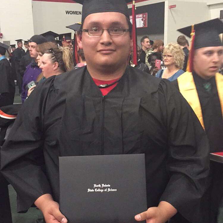 yazzie_73's tweet photo. Finally did it done with college!!! https://t.co/4M6FP2Ggvb