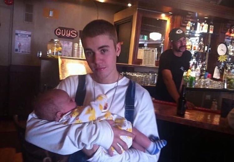 troxaimhere's tweet image. o que a mídia realmente deveria mostrar, a pessoa gentil e carinhoso que ele é #askbelieber #teambiebrs