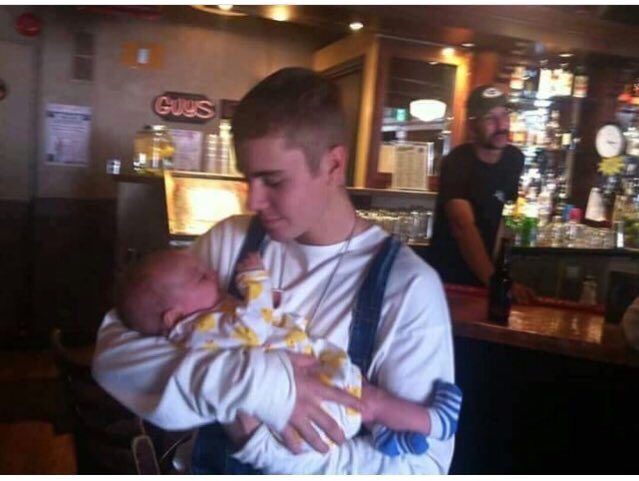 troxaimhere's tweet image. o que a mídia realmente deveria mostrar, a pessoa gentil e carinhoso que ele é #askbelieber #teambiebrs