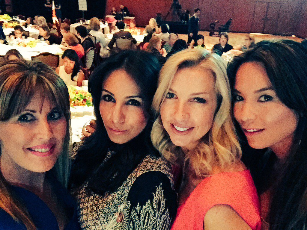 KimNews3LV's tweet photo. Lovely ladies at a magnificent event!
Love @NAHLasVegas @WynnLasVegas https://t.co/IaEDQTNkyI