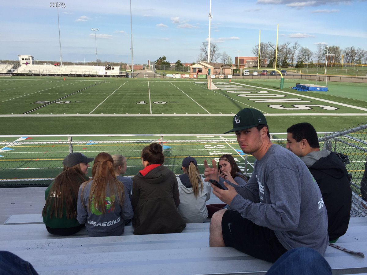 lozone98's tweet photo. LDW kicked off the first LOZONE game tonight. LO down 11-5 to GB at the start of the 2nd half https://t.co/pAfhTxZ1jk