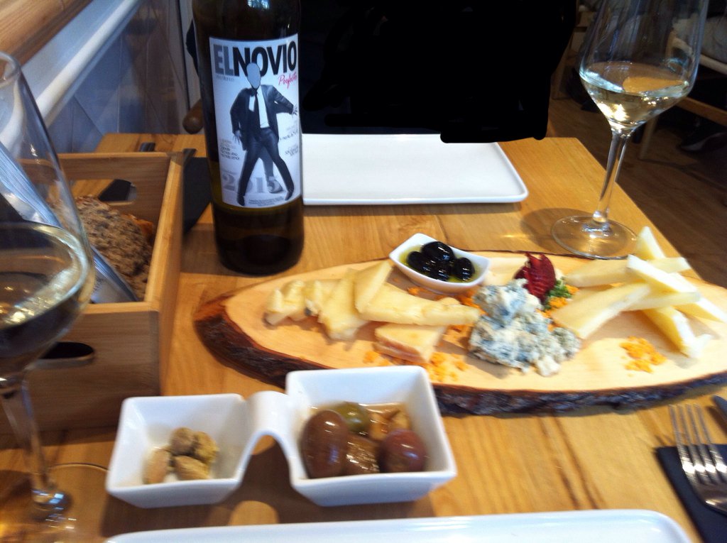 Tamaramoreno82's tweet photo. Rocala#El Novio Perfecto🍷# https://t.co/yte49mClb9
