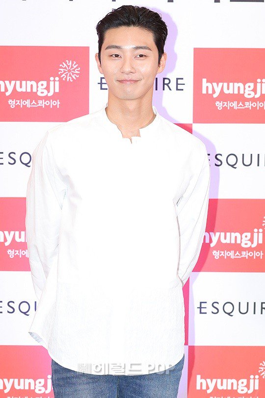 ParkSeoJoonTH's tweet photo. 😏 #ParkSeoJoon #박서준 160513 ESQUIRE fansign, COEX Live Plaza https://t.co/cN1vrpbmWr