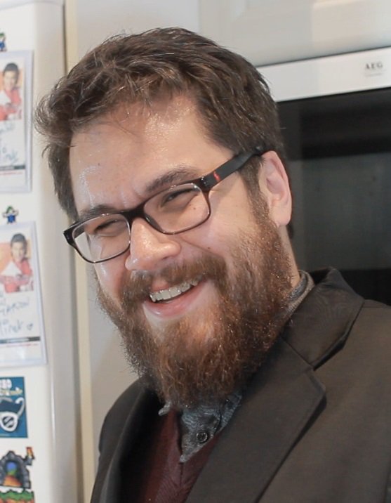 Avez-vous vu cette homme dans votre boite, près de la machine à café ? Des numéros d'aides existent...