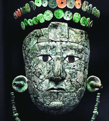 RoyCampos's tweet image. "@Cuauhtemoc_1521 Craneo de la reina roja de Palenque cubierta de cinabrio y su mascara mortuoria Palenque #chiapas