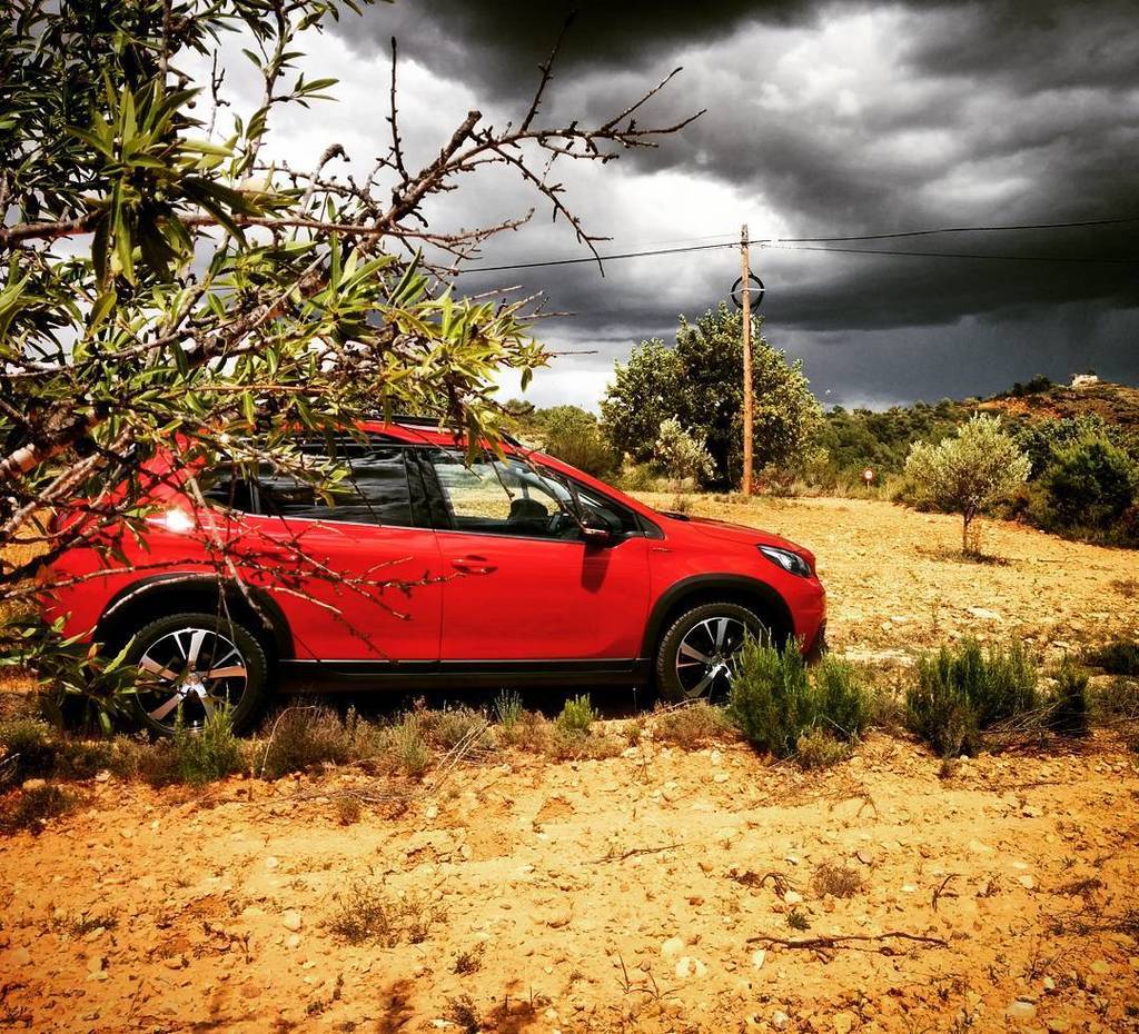2008crossover's tweet photo. Ecco il nuovo SUV #Peugeot2008 live da #Valencia! #ITDlive #ITDtest #TestDrive #ITDontheroad #italiantestdriver #pe… https://t.co/rJPuNAFOwR