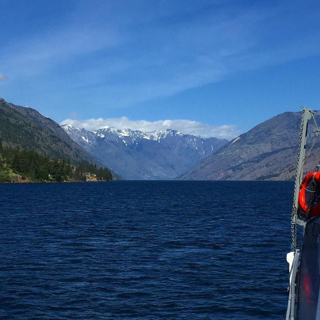 DebMomOf3's tweet photo. Lake Chelan is glacier-fed and 3rd deepest lake in the US. #LakeChelanFAM #WAOriginal #hosted #tmom https://t.co/OiMyYZSLFl
