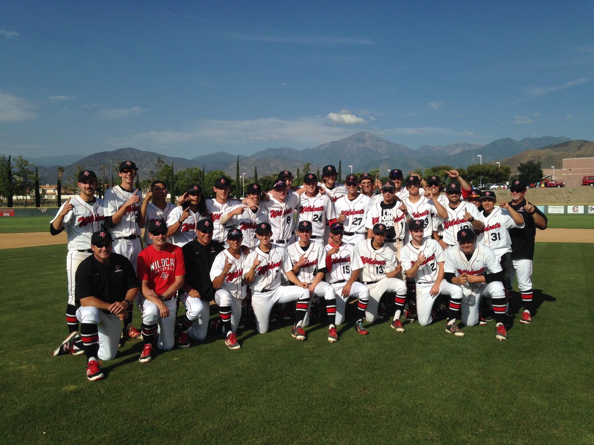 ChrisNTrevino's tweet photo. Your 2016 Citrus Belt League champs! https://t.co/Hc3Q5MPRA0