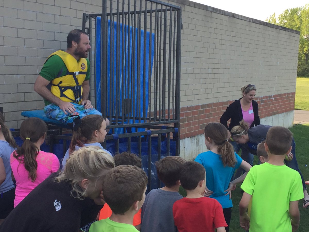 cooperlearns's tweet photo. @BOROschools 5 points carnival night. Mr. Miller deep sea diving! #community https://t.co/dneqSVoA3i