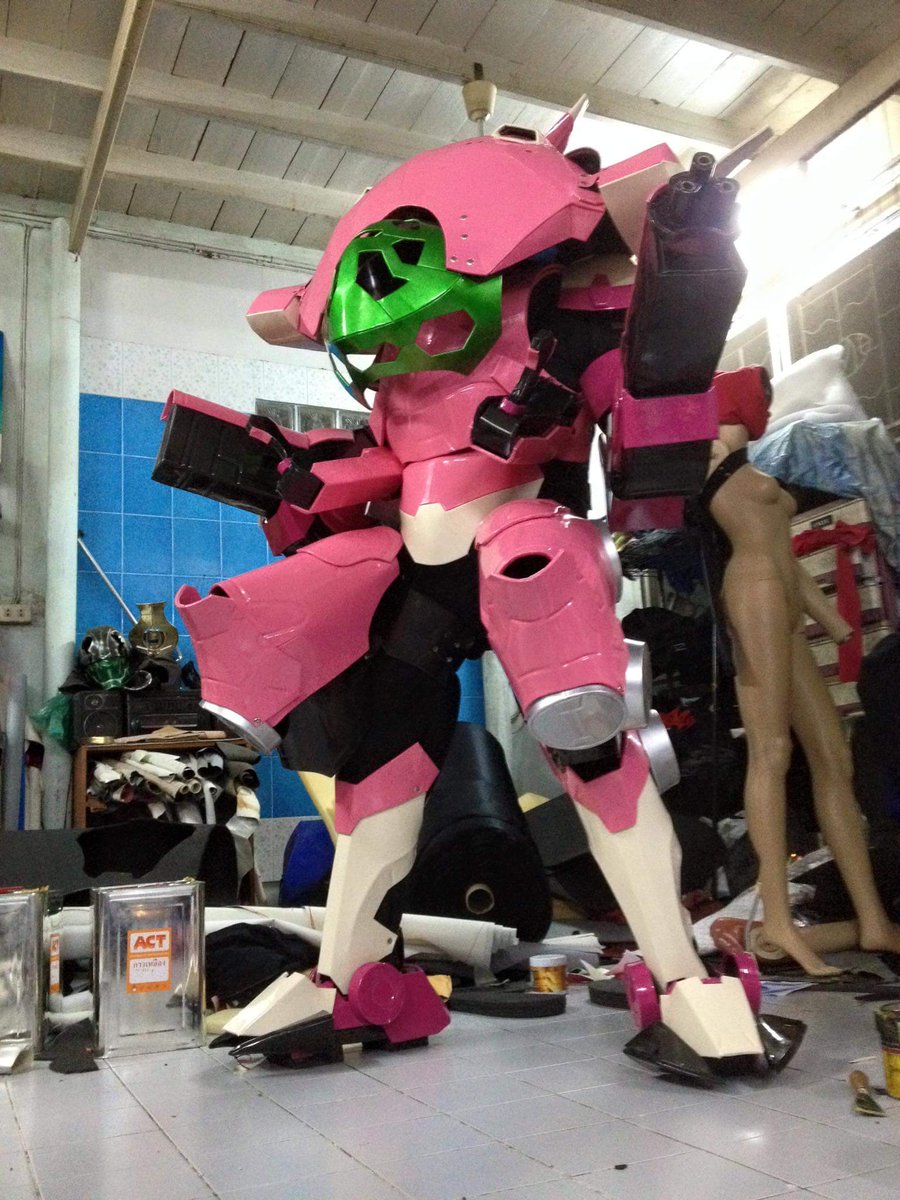 10. HOLY CRAP THIS D.VA COSPLAY WHAT.(Cosplayer goes by "Pat Costume&q...
