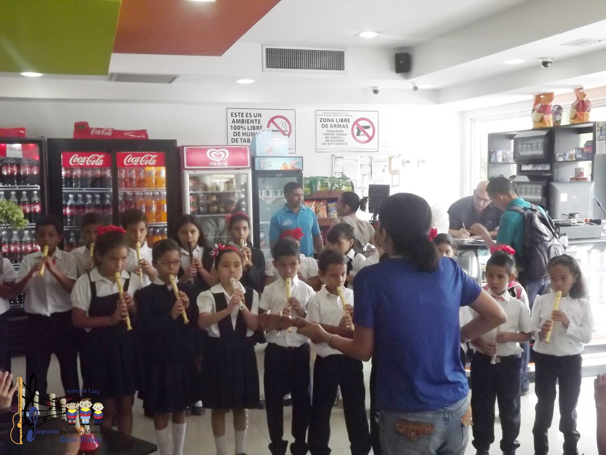 Concierto Ensamble de flautas Pre-Infantil en la Panaderia La Focaccia