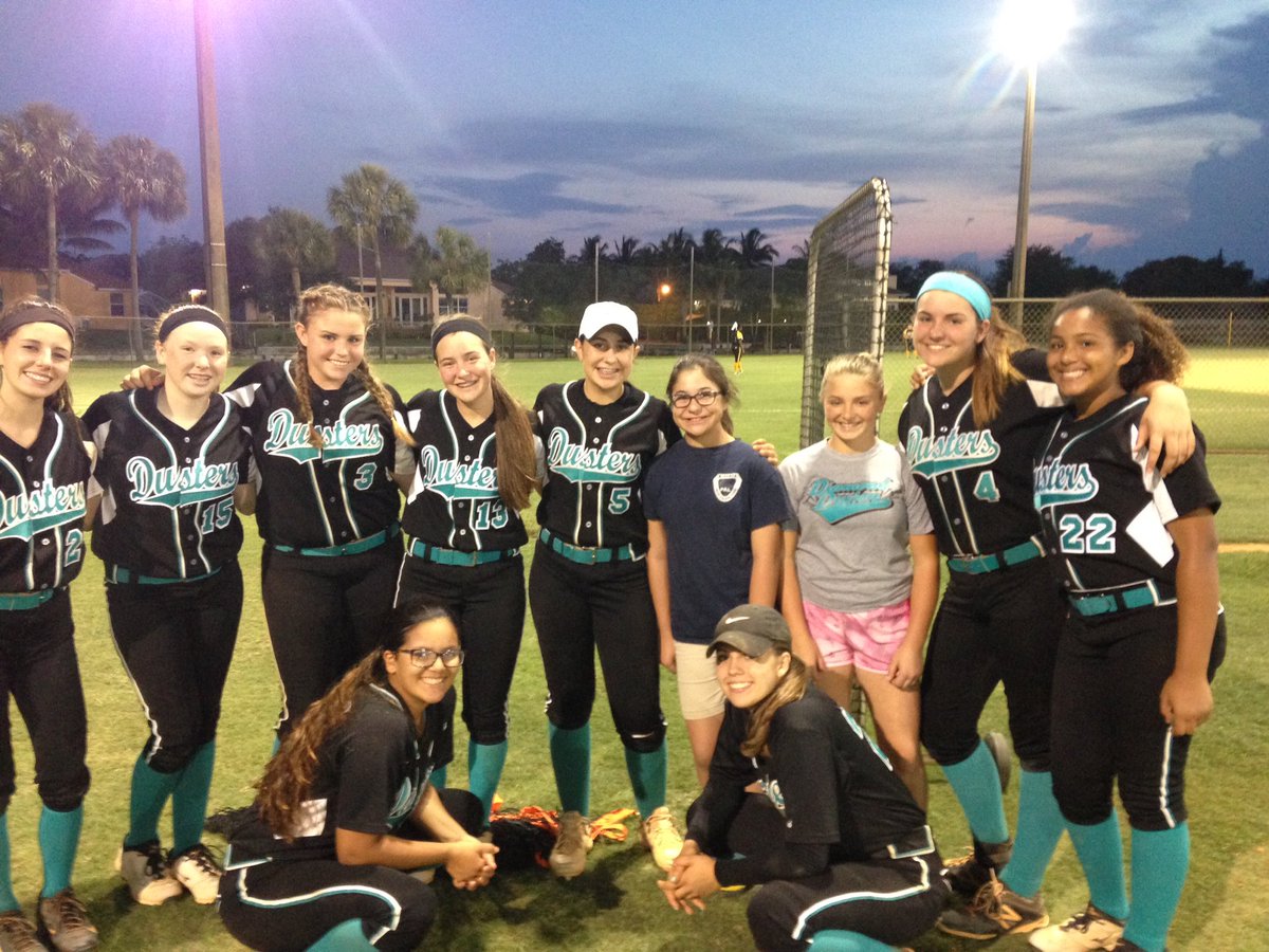 Dusters14U's tweet photo. 3 different @Diamond_Dusters teams represented in this picture. True representation of #DustersFamily https://t.co/KJSaa0y5yx