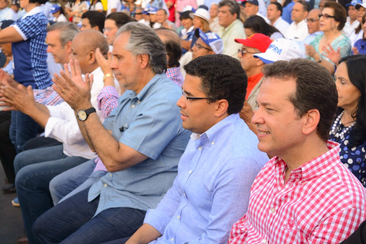 itobisono's tweet photo. Gran cierre de campaña #LaNuevaMayoria @luisabinader Pte @AlbertoAtallah senador @DavidColladoM alcalde avanzamos 👍 https://t.co/WjlmQ7yKpj