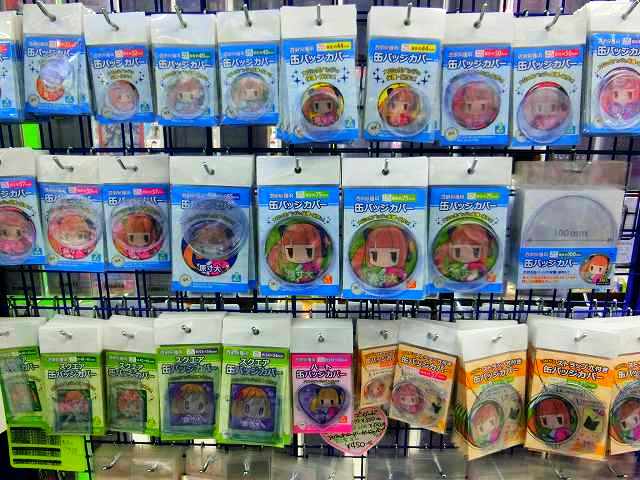 アニメイト秋葉原本館 缶バッジカバー 4fでは皆様の大切な缶バッジやラバーストラップを保護してくれるカバー をたくさんお取扱い中だお 缶バッジカバーだけでもこんなにたくさんの種類がありますだお T Co Bksogxhjlt Twitter