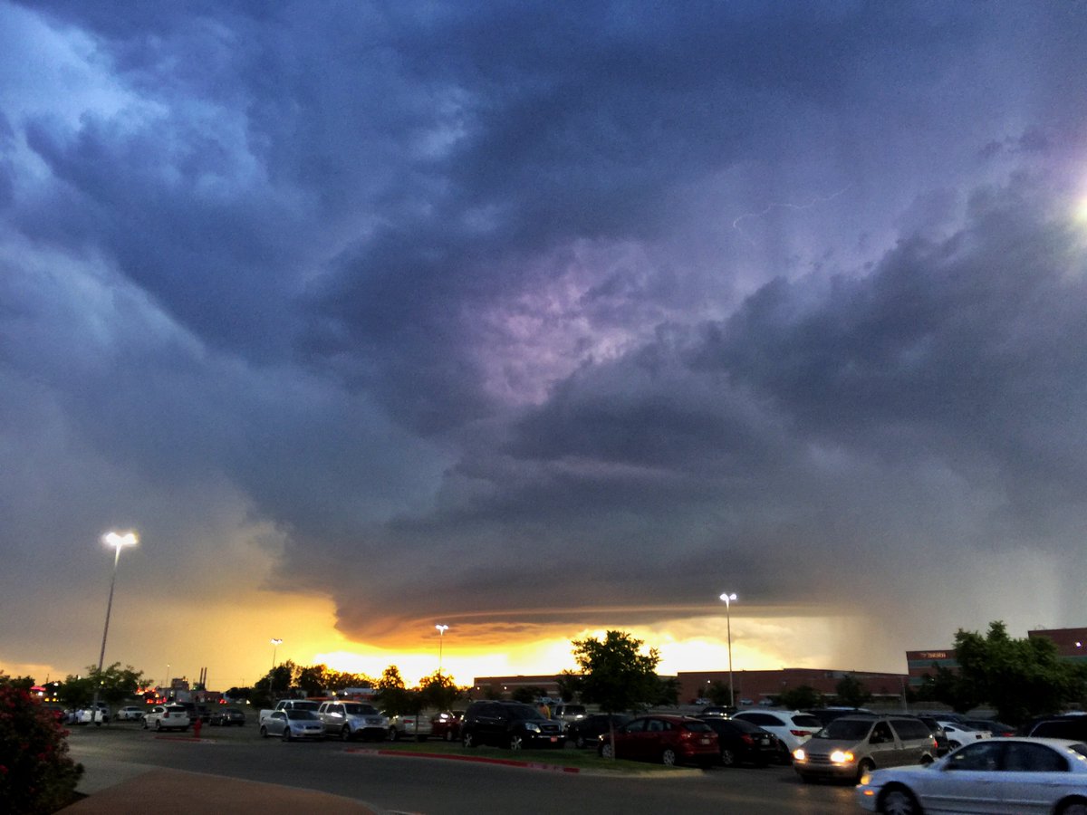 Check out the lightning on this storm <a href="/thudeckard/">Thu Deckard</a> managed capture with her phone in OKC just earlier.
